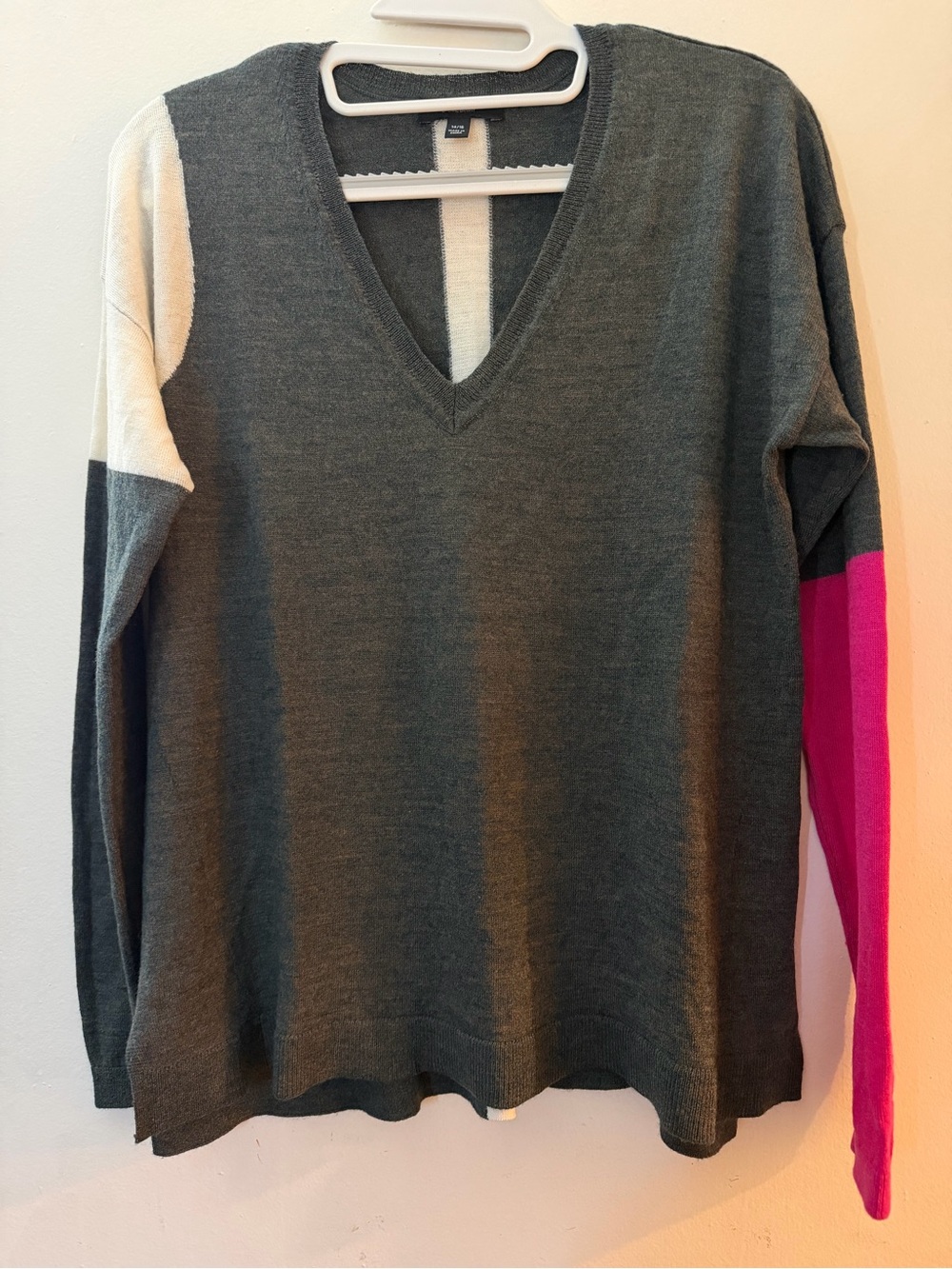 Lane Bryant Fine Merino Wool Blend Colorblock V-Neck Sweater 14/16 Gray Pink